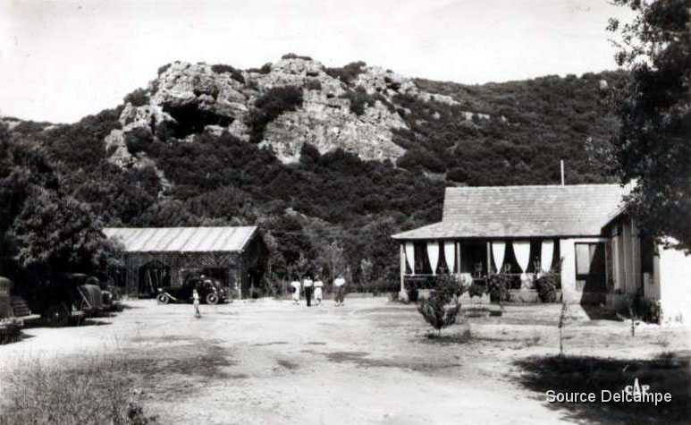 53 Ifrane Le Refuge et la Grotte de la Panthere.jpg
